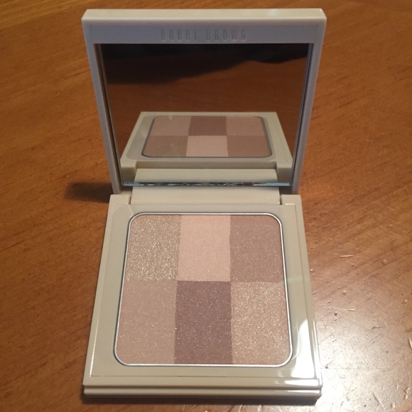 Bobbi Brown Nude Finish Illuminating Powder - Picture 5 of 11